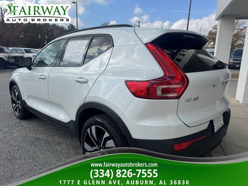 Used 2024 Volvo XC40 B5 Plus w/ Climate Package image 8