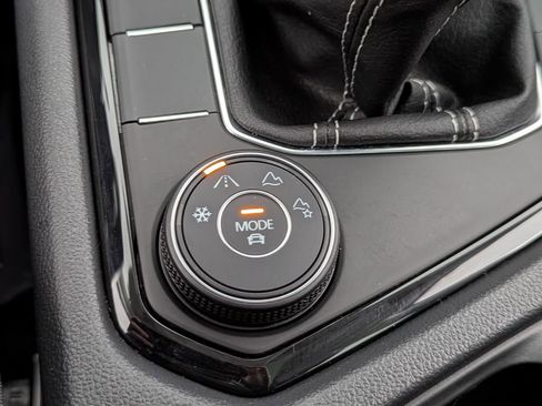 Used 2024 Volkswagen Taos SEL image 29