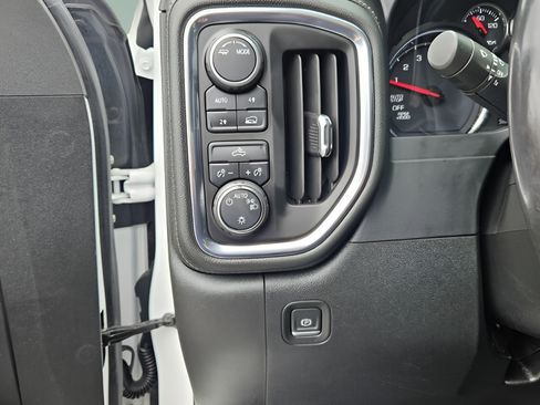 Used 2021 Chevrolet Silverado 1500 LT AWD/4WD image 15