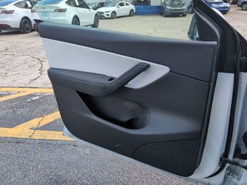 Used 2022 Tesla Model Y Performance AWD/4WD image 19