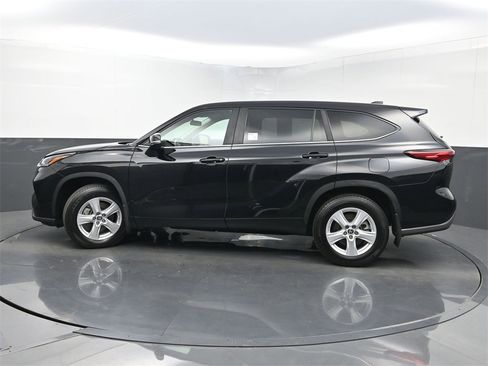Used 2023 Toyota Highlander LE image 41
