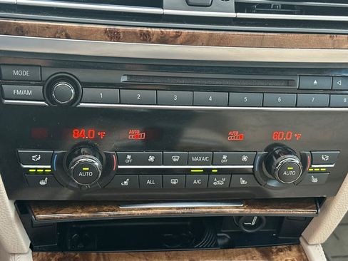 Used 2013 BMW 750Li image 22