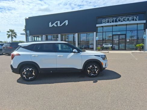 New 2026 Kia Seltos S FWD image 3