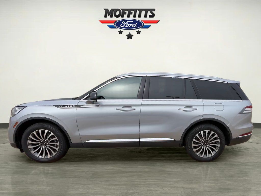 Used 2023 Lincoln Aviator Reserve AWD/4WD image 2