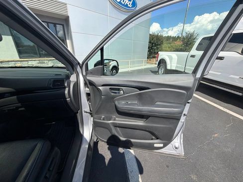 Used 2019 Honda Pilot Elite image 14