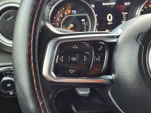 Used 2018 Jeep Wrangler Unlimited Sahara w/ Uconnect 4C Nav & Sound Group AWD/4WD image 14