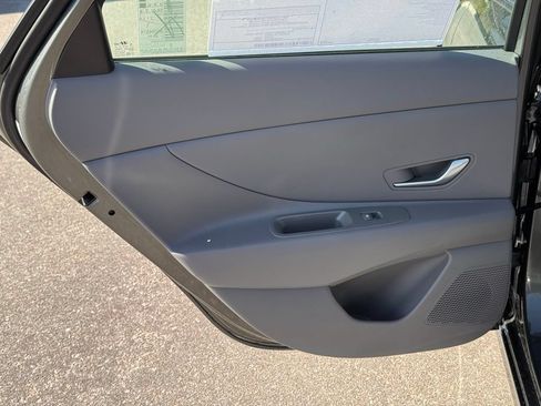 Used 2026 Hyundai Elantra SE FWD image 16