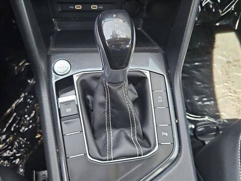 Used 2024 Volkswagen Tiguan SE R-Line FWD image 17