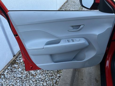 Used 2025 Hyundai Kona SEL image 13