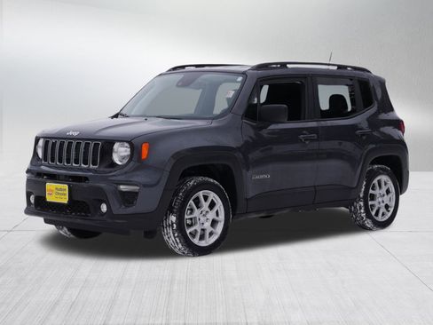Used 2022 Jeep Renegade Latitude w/ Convenience Group image 3