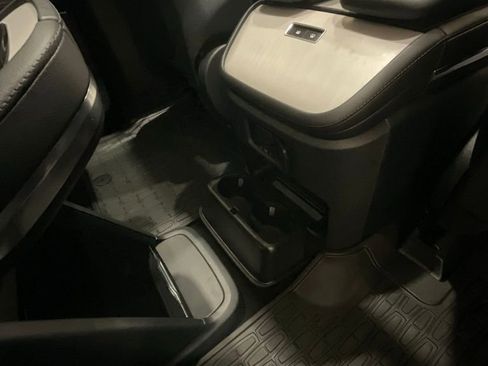 Used 2025 Lincoln Navigator Reserve w/ Jet Appearance Package image 16