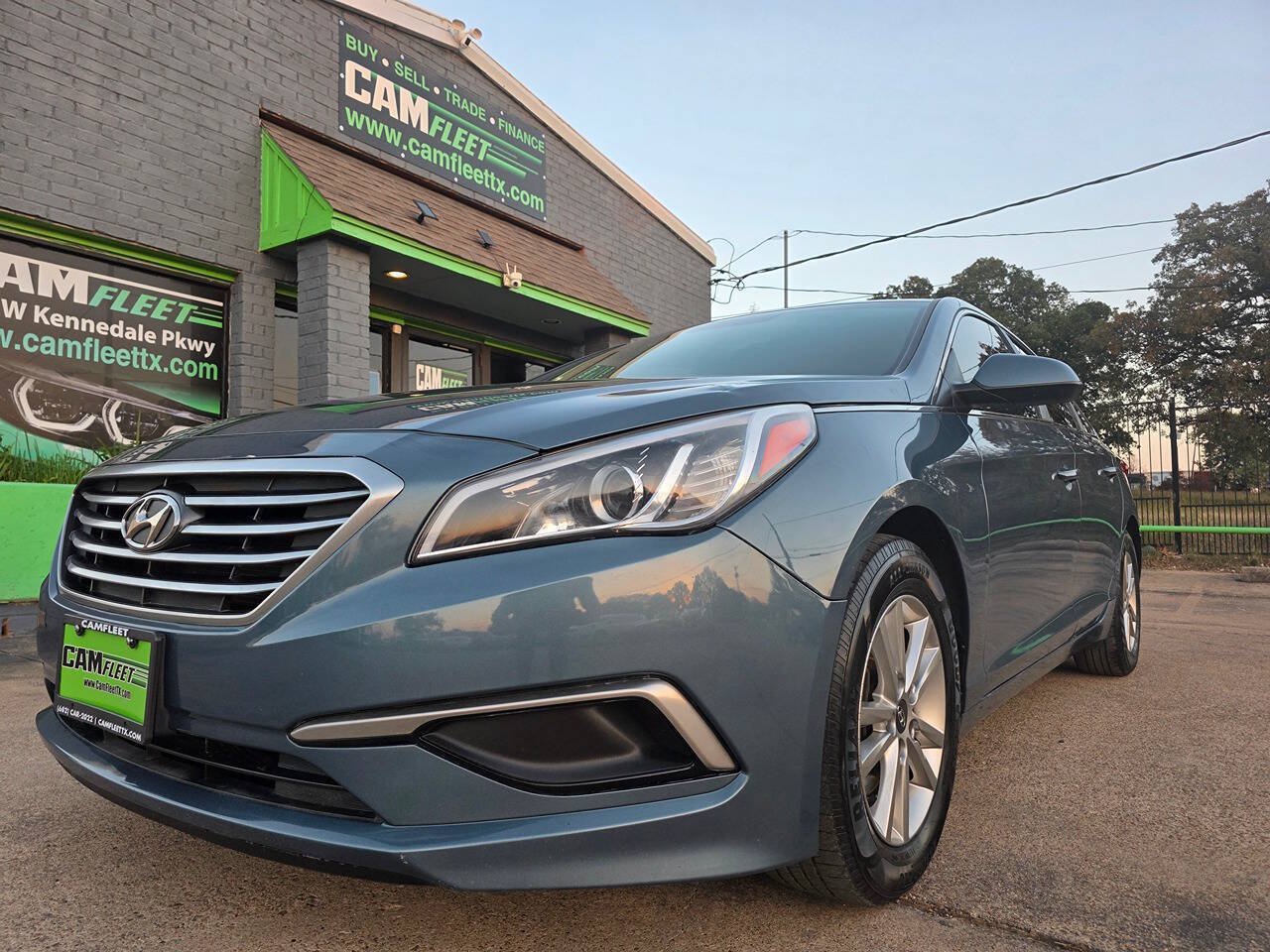 Used 2017 Hyundai Sonata SE FWD image 2