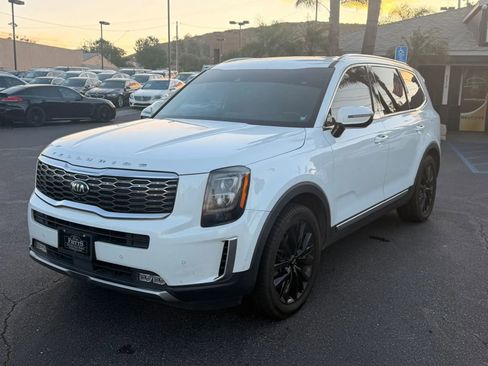 Used 2020 Kia Telluride SX w/ Towing Package FWD image 3