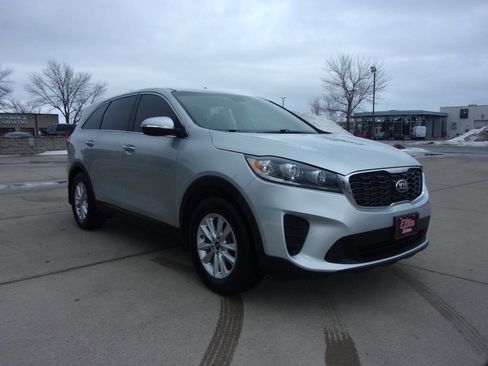 Used 2019 Kia Sorento FWD image 4