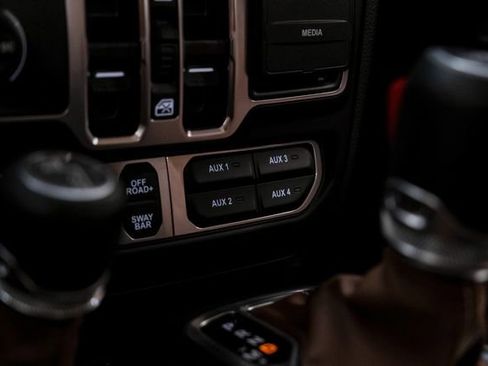 Used 2025 Jeep Gladiator Rubicon w/ Safety Group AWD/4WD image 70