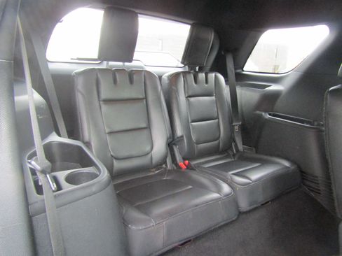 Used 2018 Ford Explorer XLT w/ Equipment Group 202A image 21