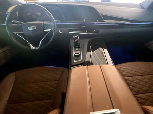 Used 2023 Cadillac Escalade ESV Premium Luxury image 16