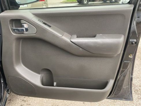 Used 2014 Nissan Frontier SV w/ SV Value Truck Package image 18