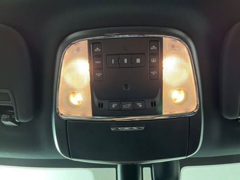 Used 2021 Jeep Grand Cherokee Limited w/ Luxury Group II image 34