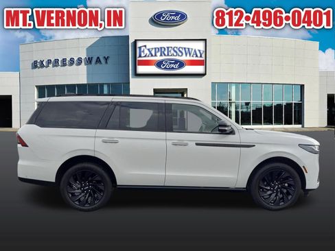 Used 2025 Lincoln Navigator Reserve w/ Jet Appearance Package AWD/4WD image 6