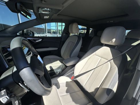 Used 2024 Audi Q4 e-tron Premium w/ Convenience Package image 33