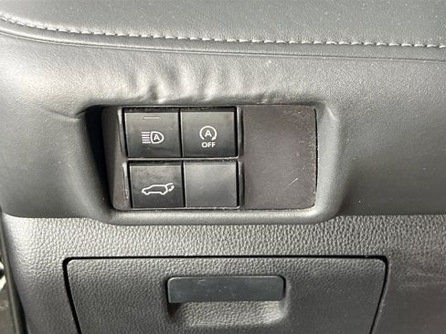 Used 2023 Toyota Highlander XLE image 10