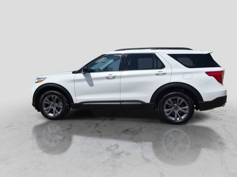 Used 2024 Ford Explorer XLT w/ Equipment Group 202A AWD/4WD image 5