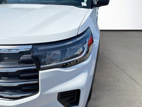 Used 2025 Ford Explorer Active image 10