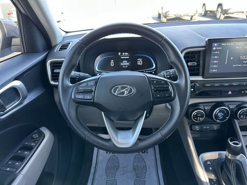 Used 2024 Hyundai Venue SEL image 14