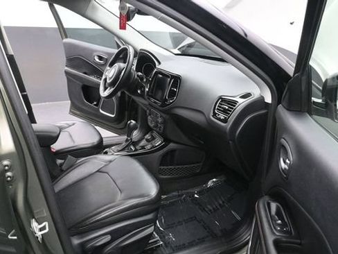 Used 2018 Jeep Compass Limited AWD/4WD image 10
