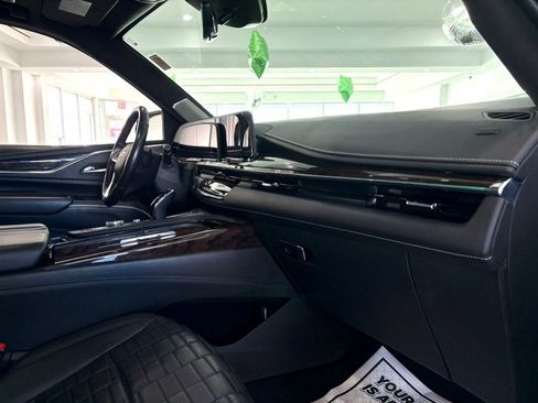 Used 2023 Cadillac Escalade ESV Premium Luxury Platinum image 18