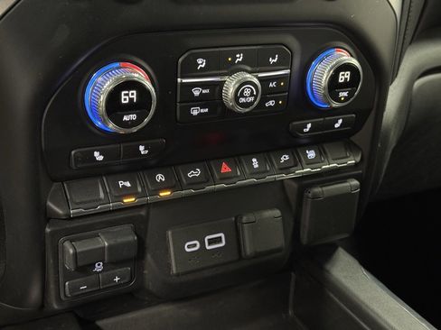 Used 2021 GMC Sierra 1500 Elevation w/ Preferred Package image 11