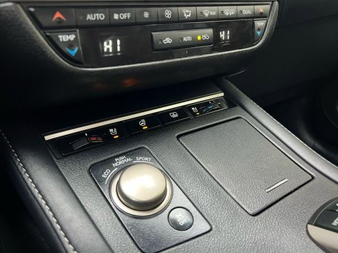 Used 2017 Lexus ES 350 w/ Luxury Package image 54