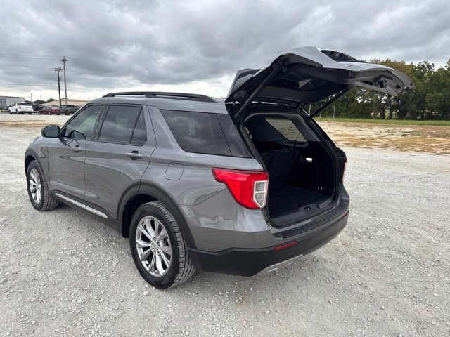 Used 2021 Ford Explorer XLT w/ Equipment Group 202A RWD image 4