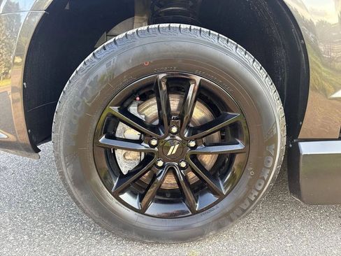 Used 2019 Dodge Grand Caravan SXT w/ Blacktop Package FWD image 11