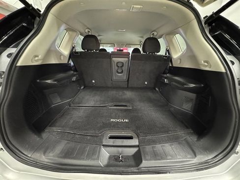 Used 2018 Nissan Rogue SV AWD/4WD image 14
