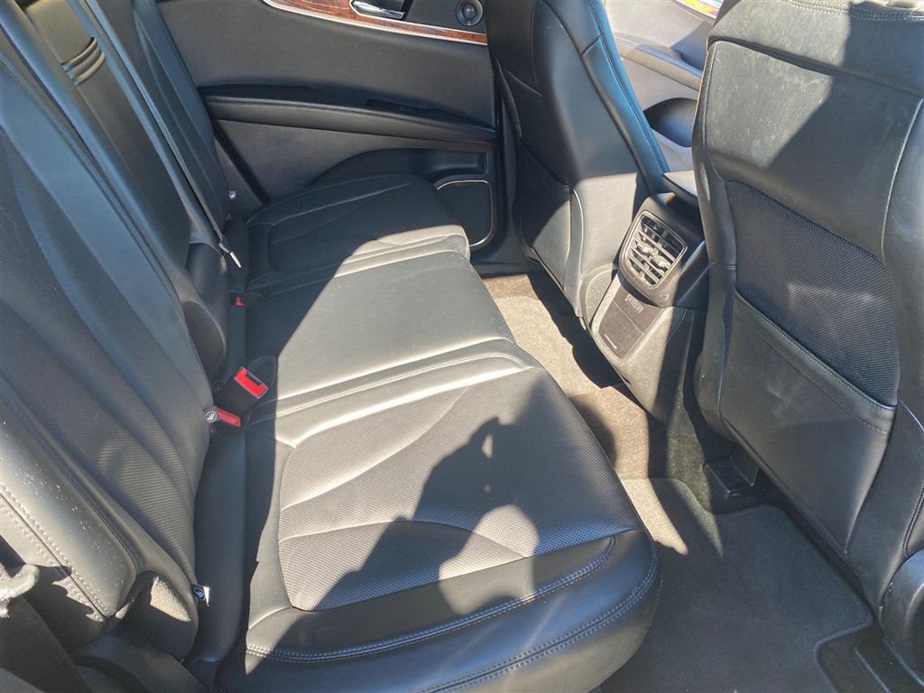 Used 2019 Lincoln Nautilus Reserve FWD image 11
