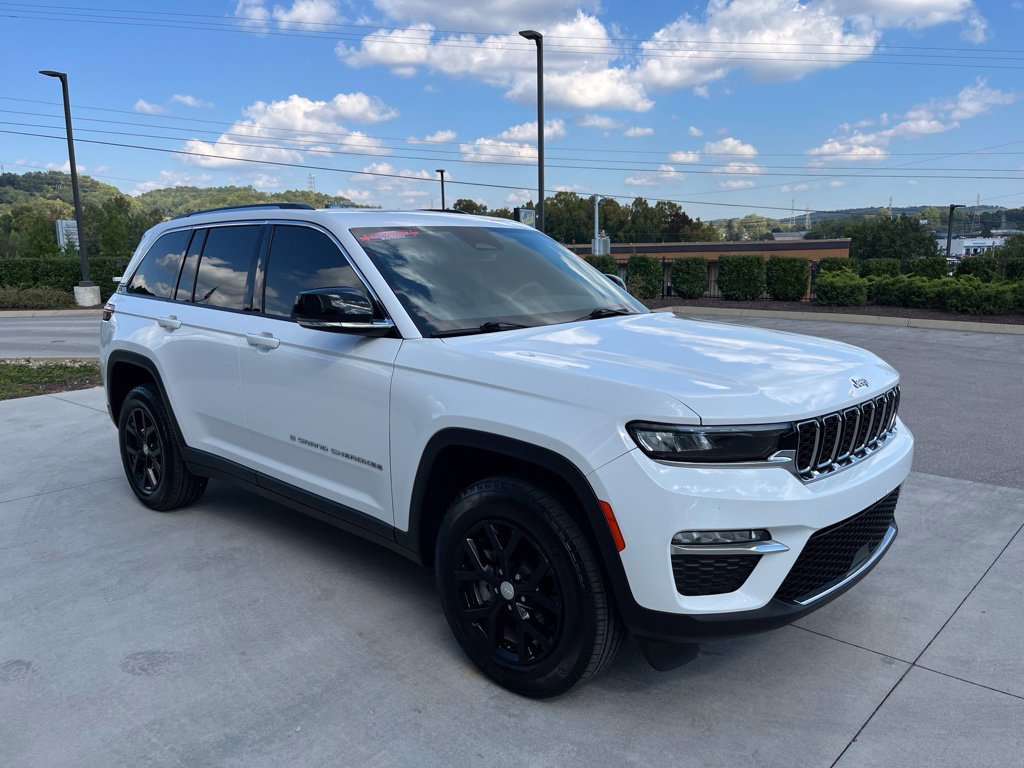 Used 2023 Jeep Grand Cherokee Limited AWD/4WD image 31