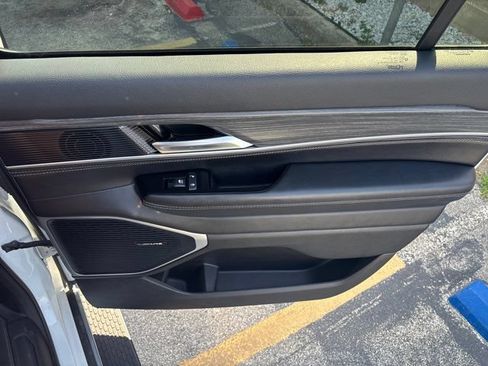 Used 2024 Jeep Wagoneer Series II w/ Flexible Seating Group RWD image 61