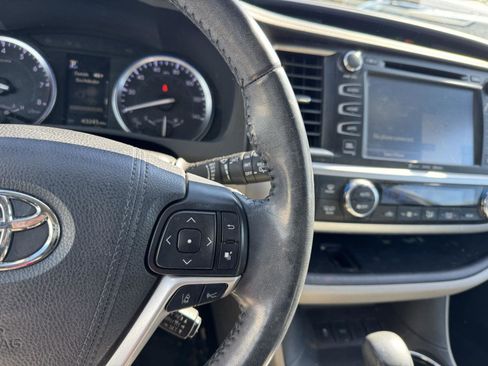 Used 2017 Toyota Highlander Limited image 12