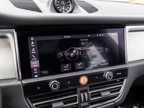 Certified 2026 Porsche Macan AWD/4WD image 43