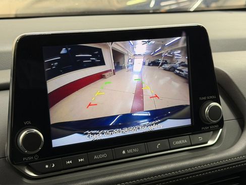 Used 2025 Nissan Rogue SV FWD image 25