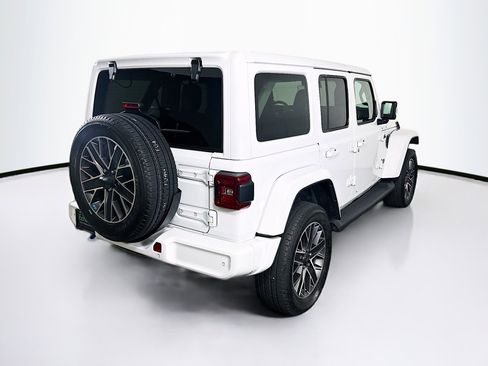 Used 2023 Jeep Wrangler Unlimited Sahara AWD/4WD image 9