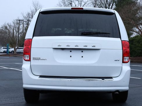 Used 2020 Dodge Grand Caravan GT image 3