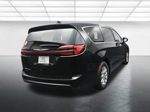 New 2026 Chrysler Pacifica Select image 8