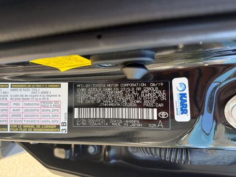 Used 2019 Toyota C-HR XLE FWD image 34