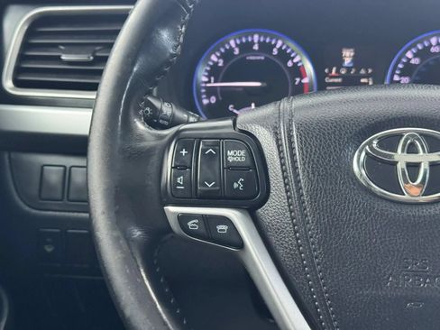 Used 2014 Toyota Highlander XLE AWD/4WD image 30