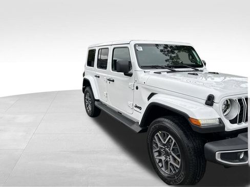 New 2025 Jeep Wrangler Unlimited Sahara w/ Safety Group AWD/4WD image 8