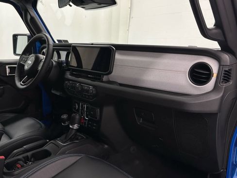 Used 2026 Jeep Wrangler Unlimited Sport AWD/4WD image 16