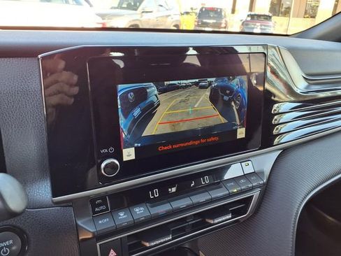 Used 2025 Toyota Camry SE FWD image 18